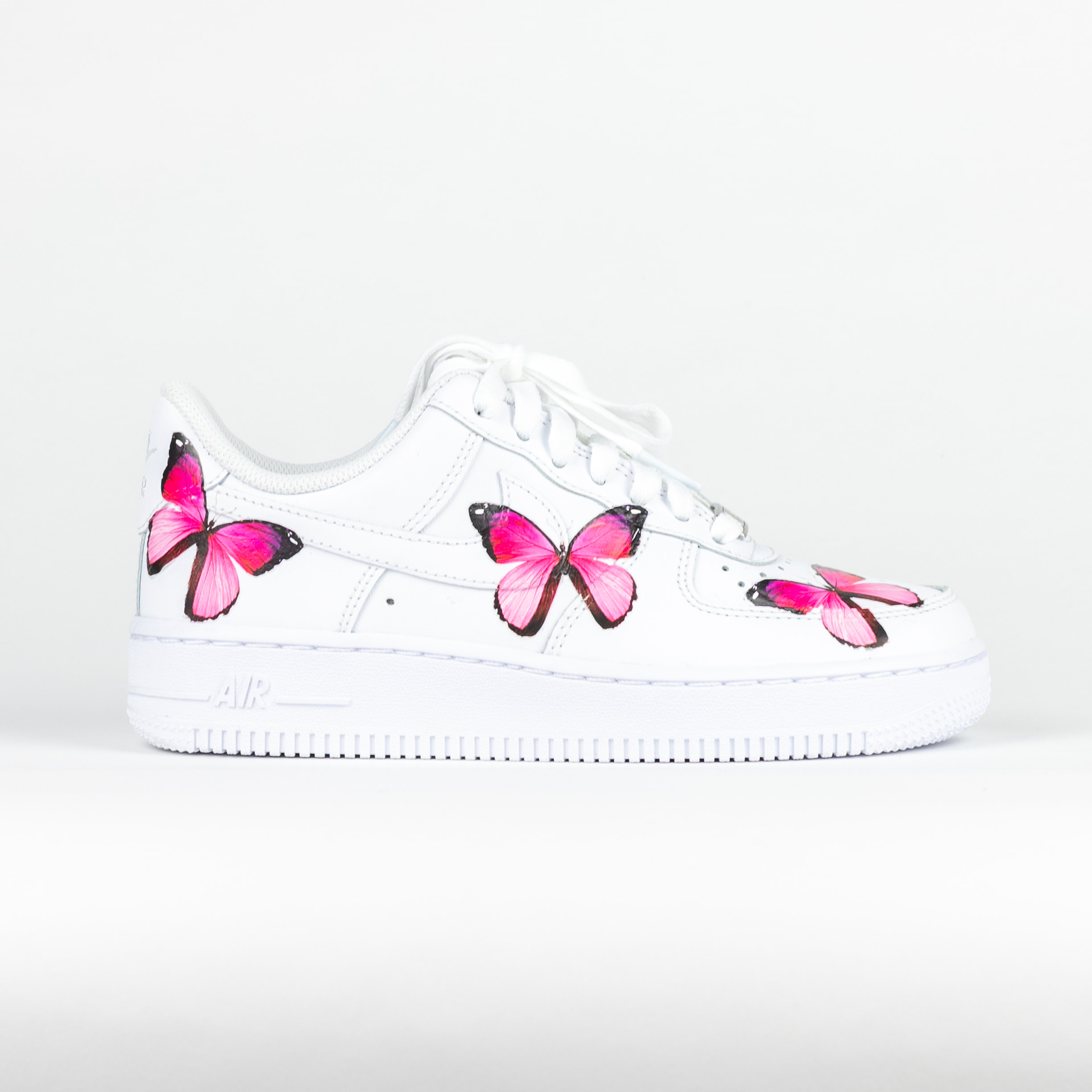 كرتون النمل Nike Air Force 1 White Custom 'Pink Butterfly' Edition كرتون النمل