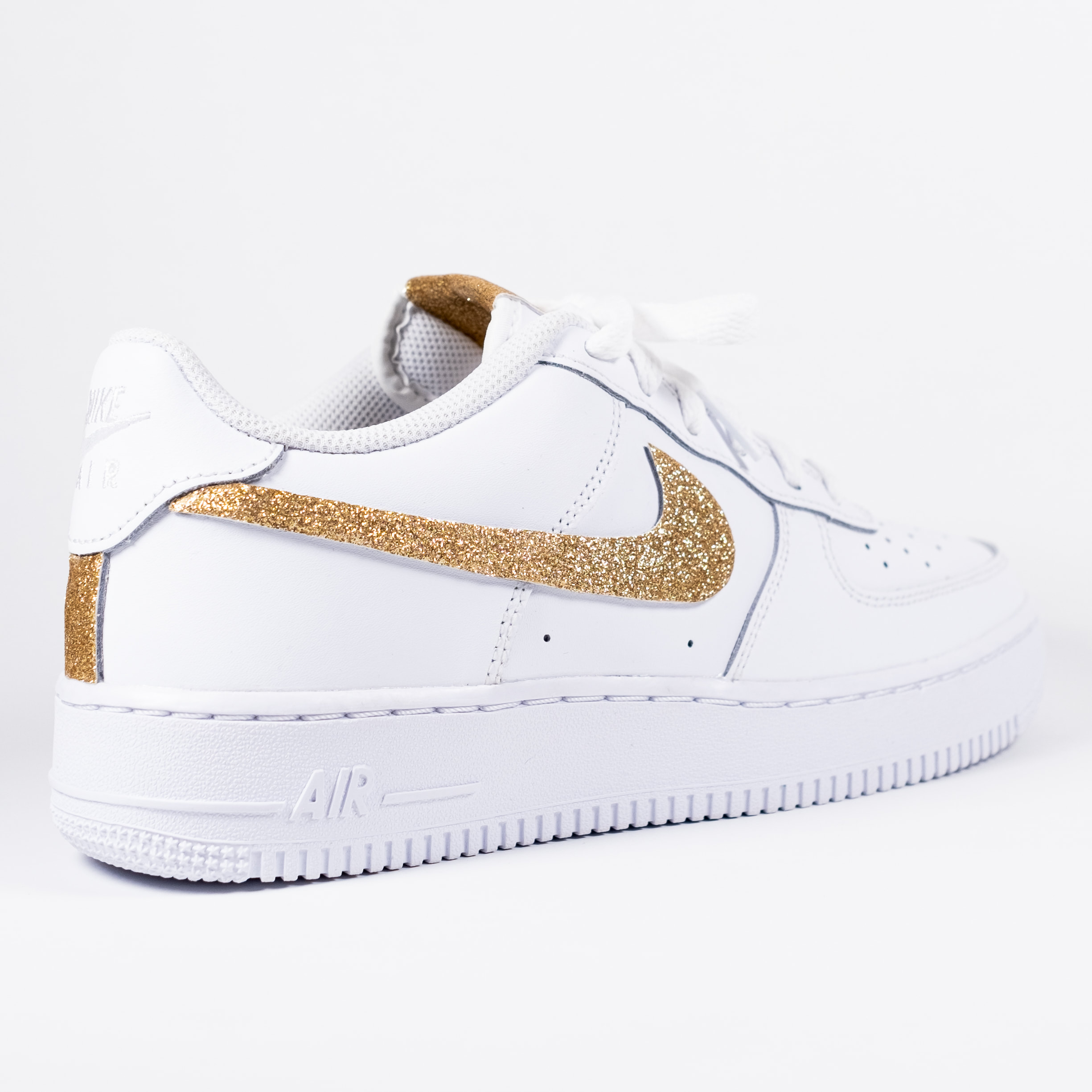 capitán poco claro monte Vesubio Nike Air Force 1 White Custom 'Gold Glitter' Edition