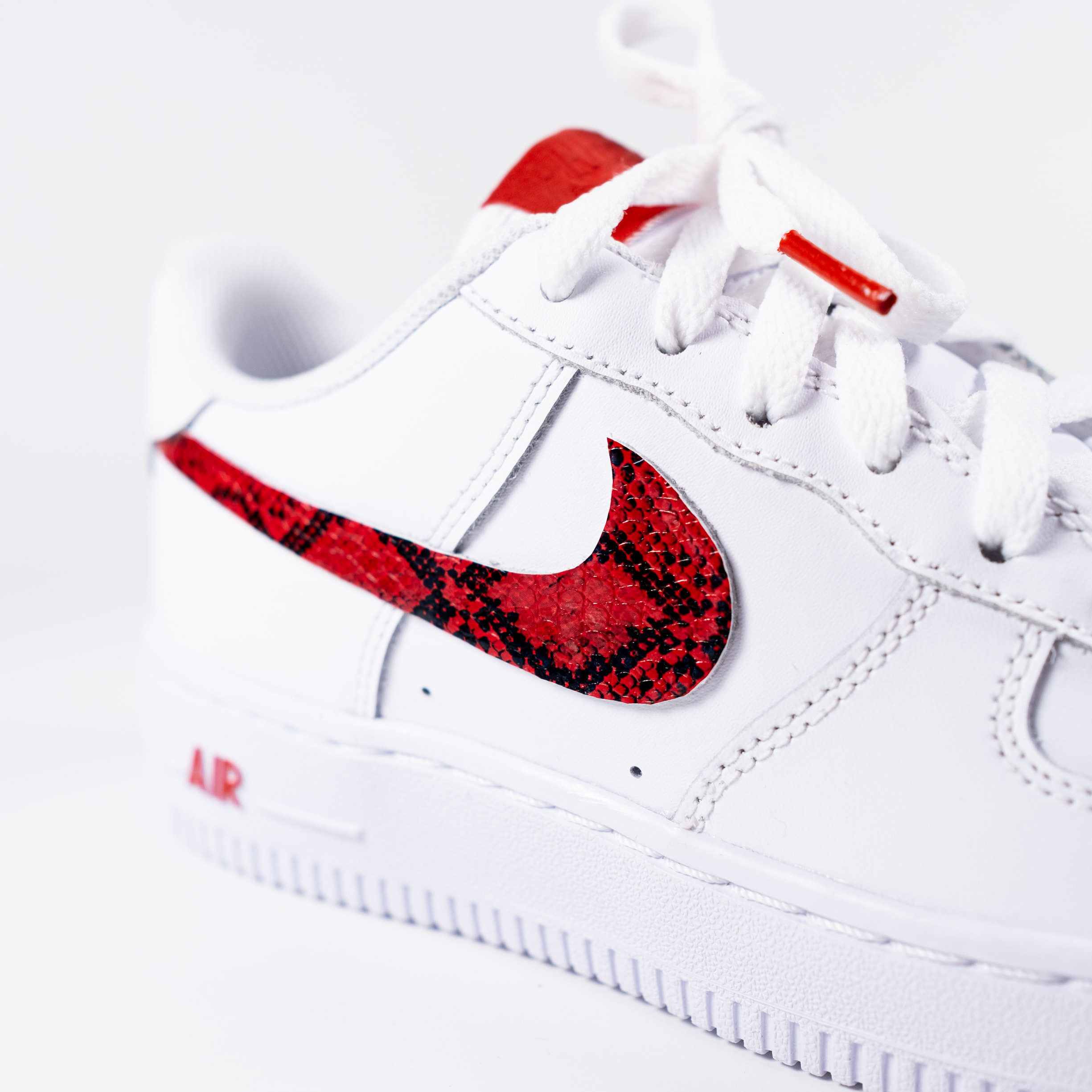 Orientar principal Economía Nike Air Force 1 White Custom 'Red Snakeskin' Edition